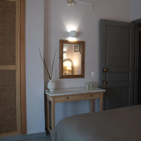 Acropolis ホテル 2*