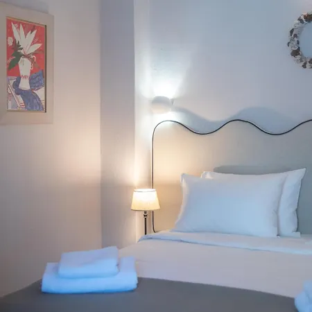 Acropolis ホテル 2*