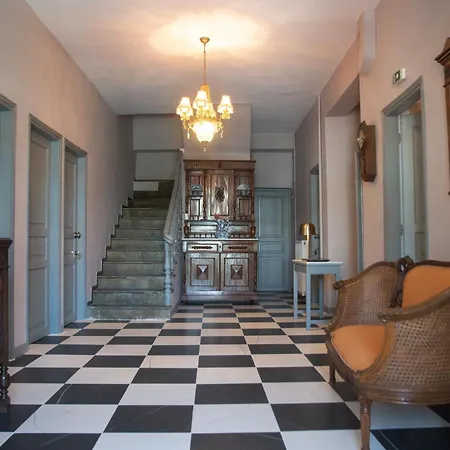 Acropolis ホテル 2*