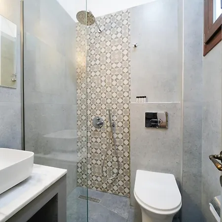 Acropolis Hotel 2*