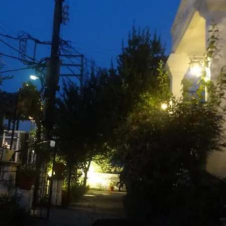 Acropolis Hotel 2*